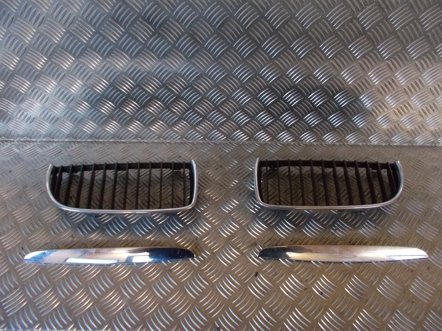 Brugt BMW 3-Serie (05-13) Frontgitter med kun 334.000 Km. fra Autogenbrug / Autoophug