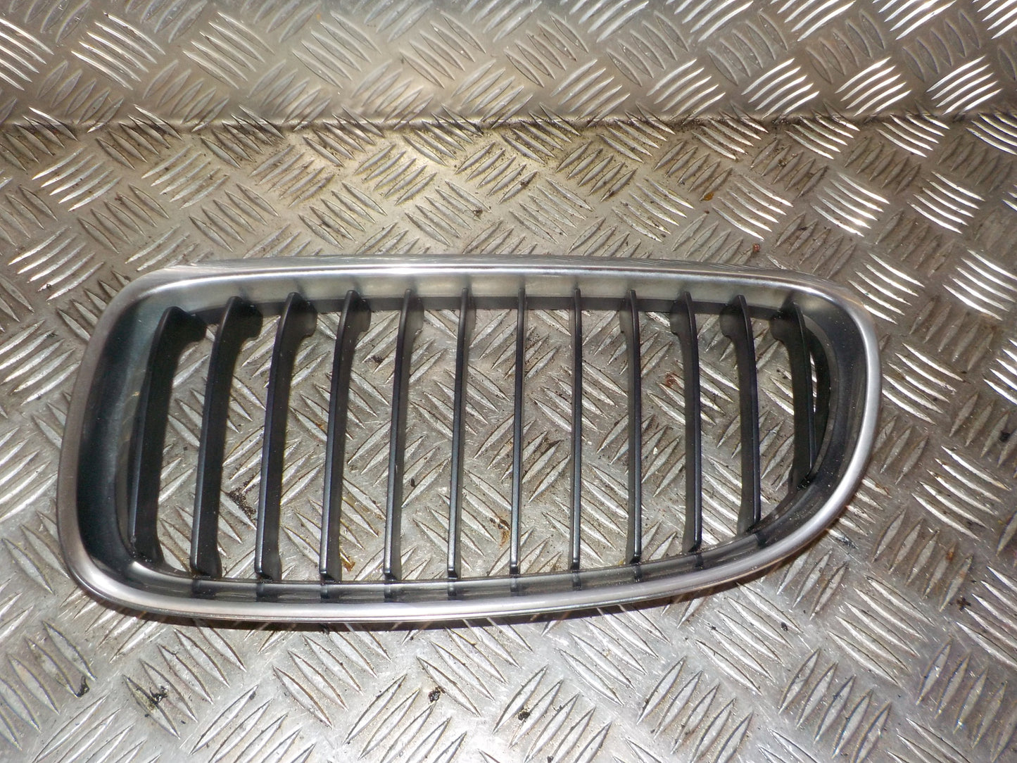 Brugt BMW 3-Serie (05-13) Frontgitter med kun 249.000 Km. fra Autogenbrug / Autoophug