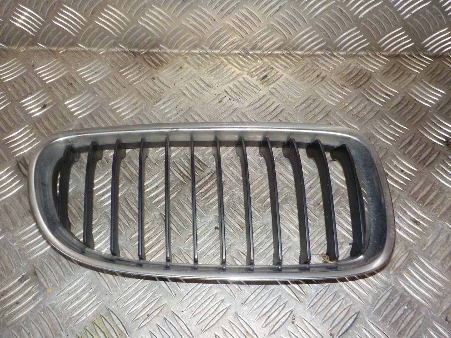 Brugt BMW 3-Serie (05-13) Frontgitter med kun 249.000 Km. fra Autogenbrug / Autoophug