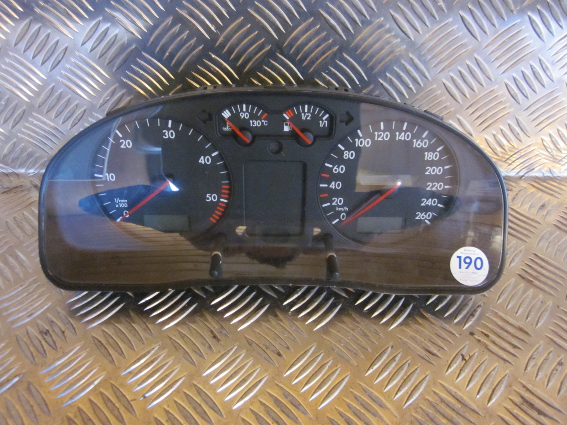 Brugt VW Passat 3B (97-00) Instrument M/Omdr.Tæller - Speedometer med kun 207.000 Km. fra Autogenbrug / Autoophug