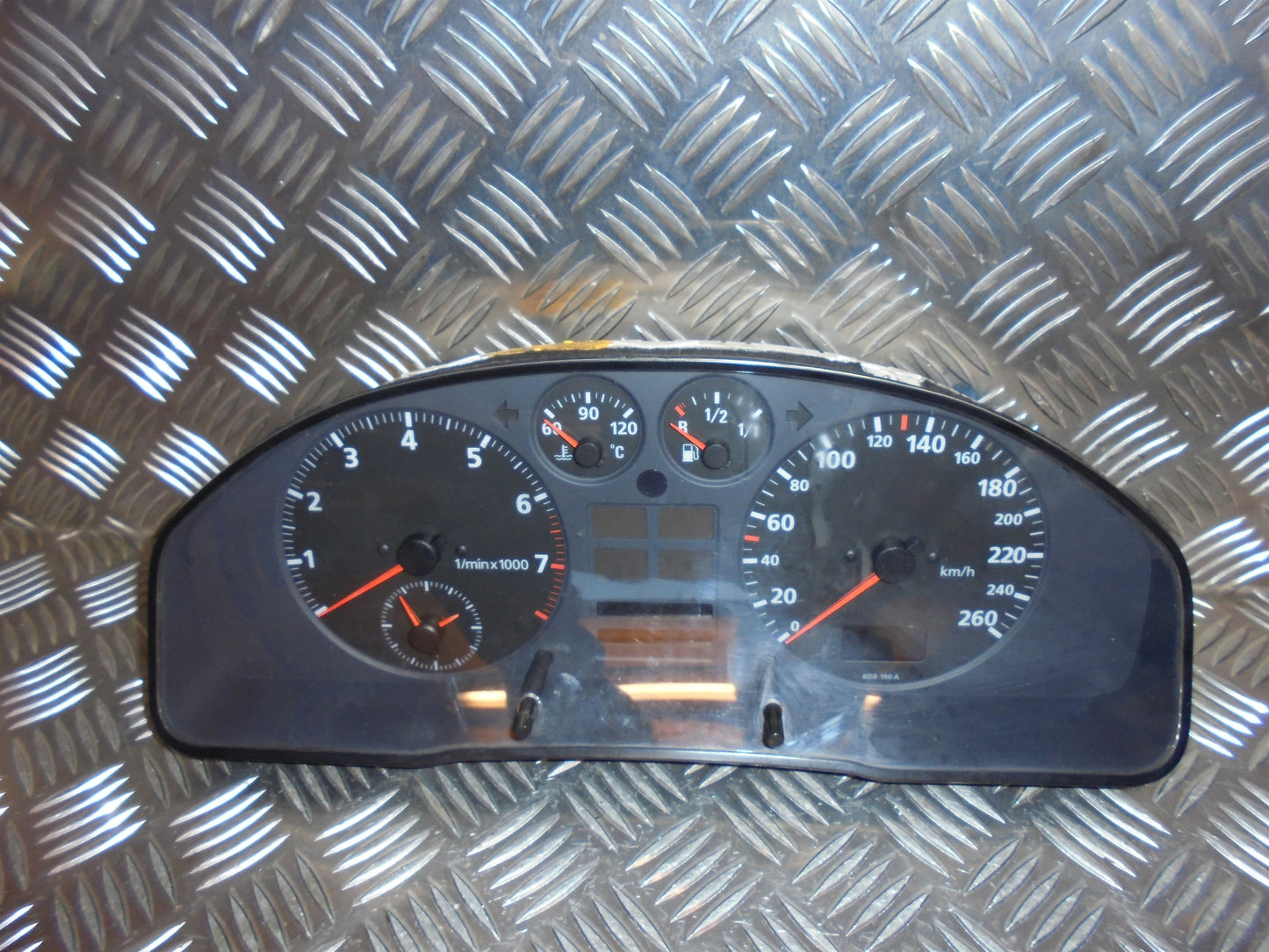 Brugt Audi A4 (8D) (95-01) Instrument M/Omdr.Tæller - Speedometer med kun 140.000 Km. fra Autogenbrug / Autoophug