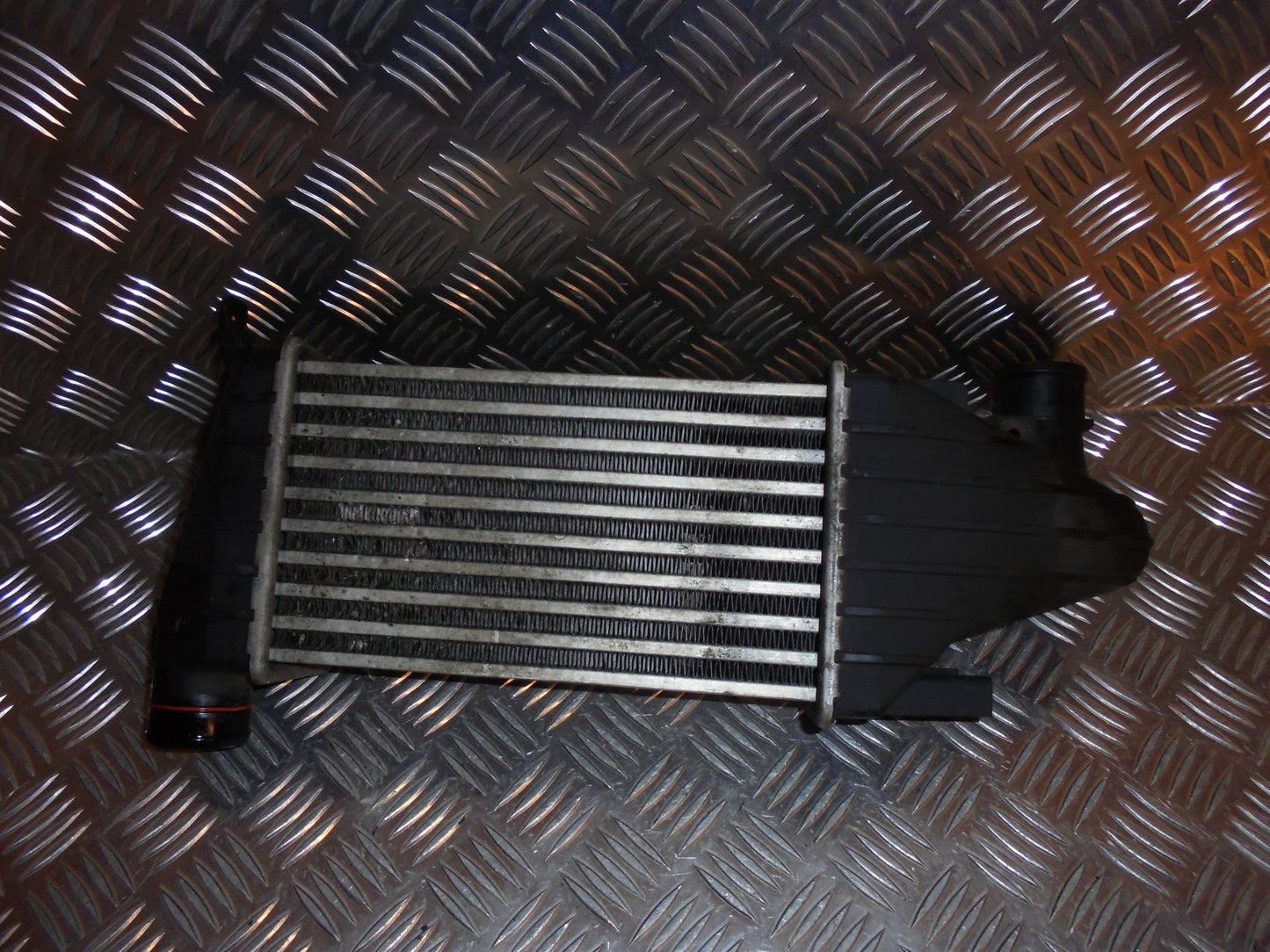 Brugt Opel Astra H (04-08) Køler Intercooler med kun 157.000 Km. fra Autogenbrug / Autoophug