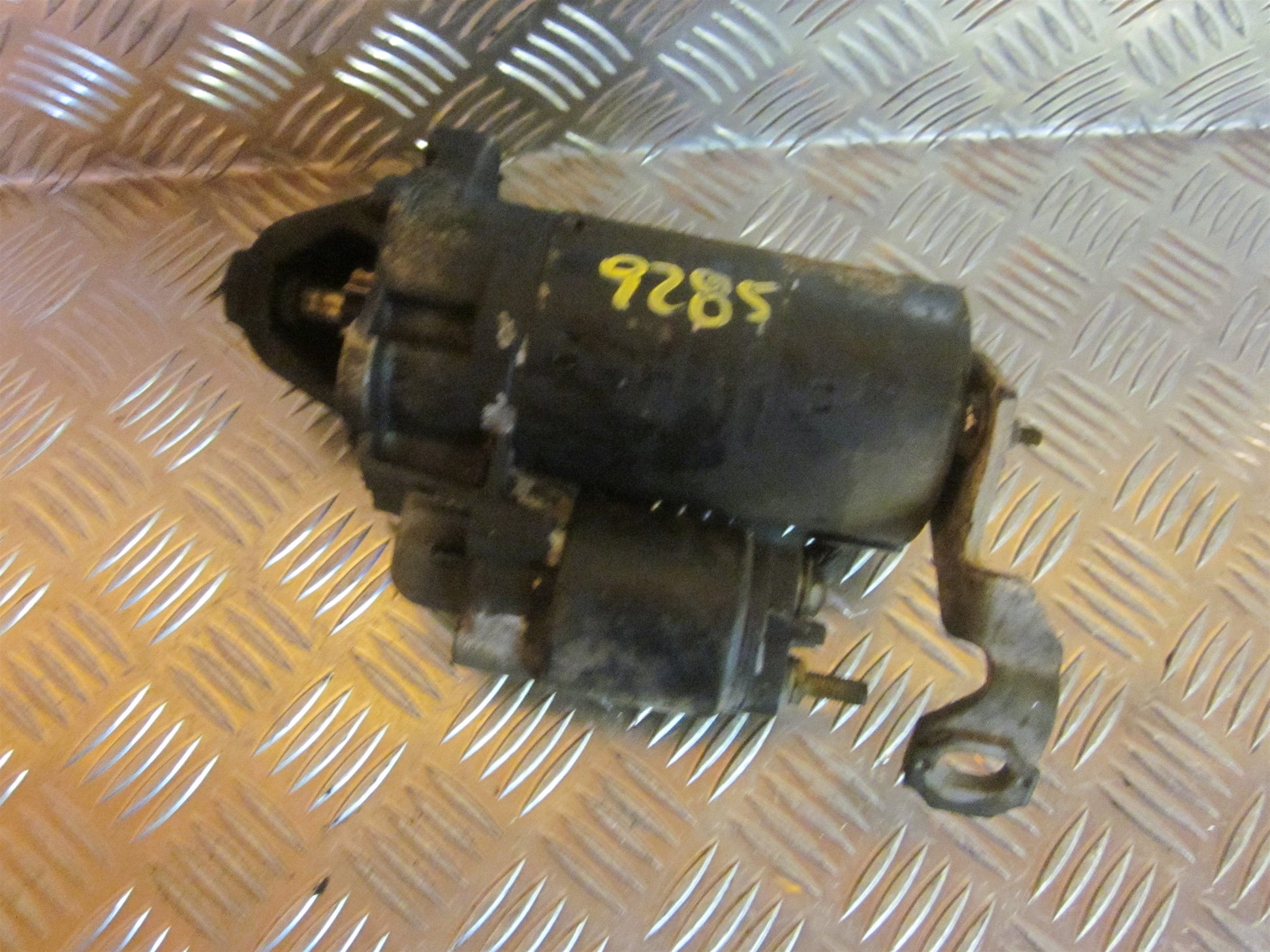 Brugt Audi 80 (87-91) Starter med kun 330.000 Km. fra Autogenbrug / Autoophug