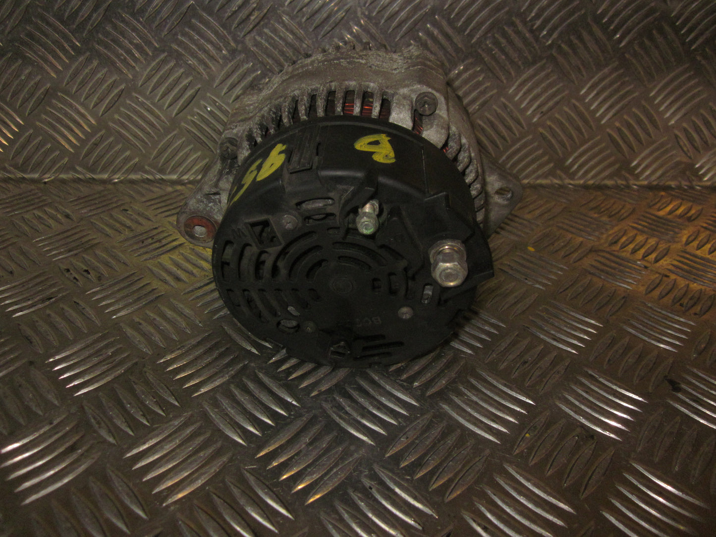 Brugt Audi 80 (92-00) Generator med kun 324.000 Km. fra Autogenbrug / Autoophug