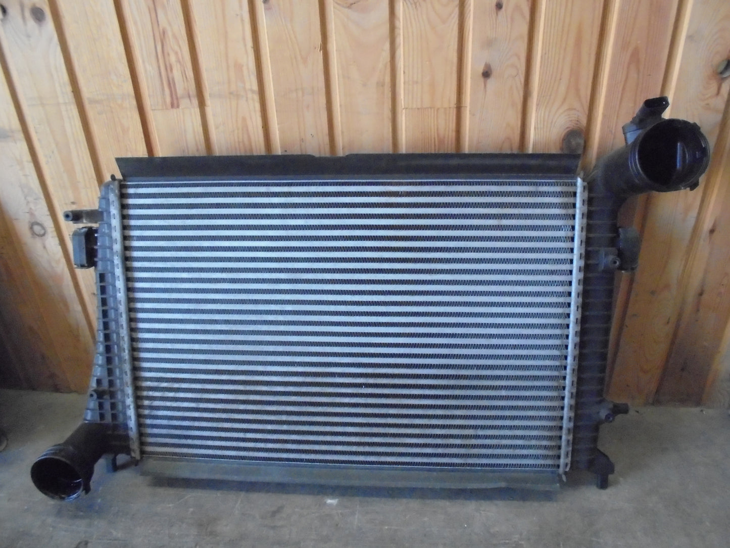 Brugt VW Passat 3C (05-10) Køler Intercooler med kun 213.000 Km. fra Autogenbrug / Autoophug