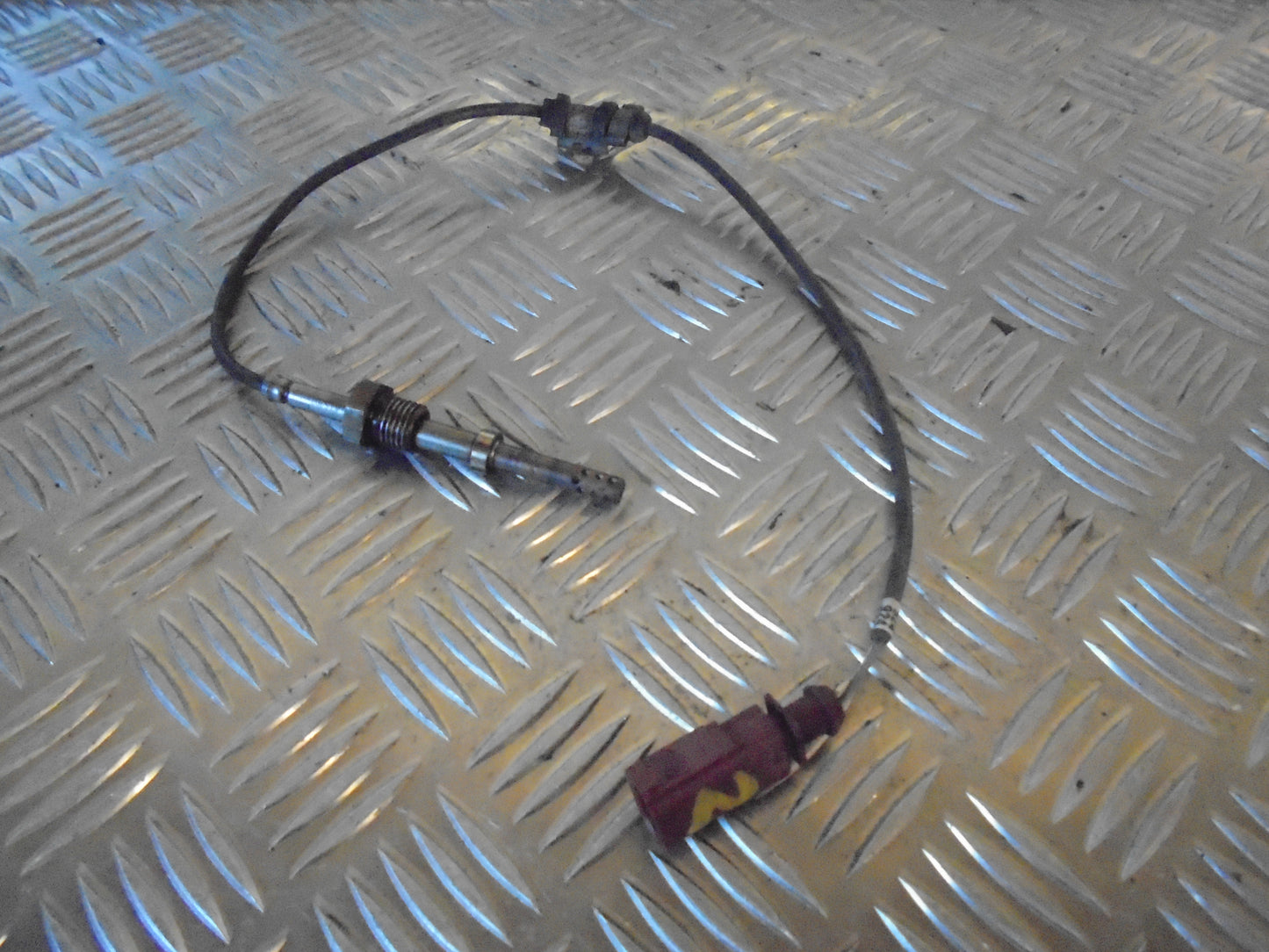 Original VW PASSAT 3C (05-10) LAMBDA SONDE/NOX SENSOR Til Danmarks laveste pris. | Mere end 60.000 brugte reservedele på lager | 24 timers levering | 24/7 Support via Livechat