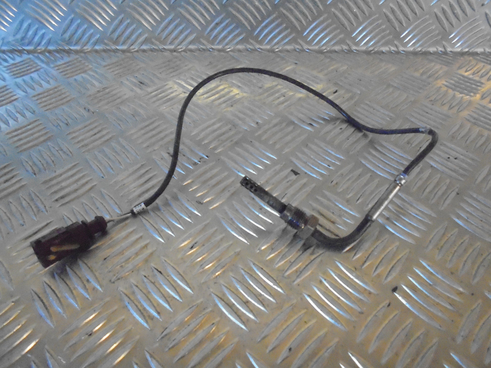 Original VW PASSAT 3C (05-10) LAMBDA SONDE/NOX SENSOR Til Danmarks laveste pris. | Mere end 60.000 brugte reservedele på lager | 24 timers levering | 24/7 Support via Livechat