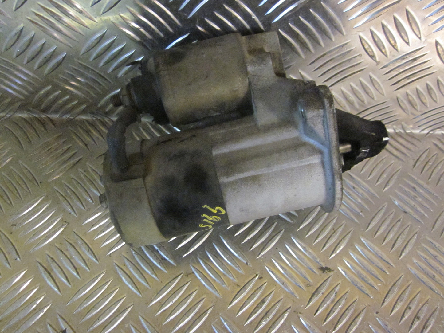 Brugt Mitsubishi Carisma (96-98) Starter med kun 244.000 Km. fra Autogenbrug / Autoophug