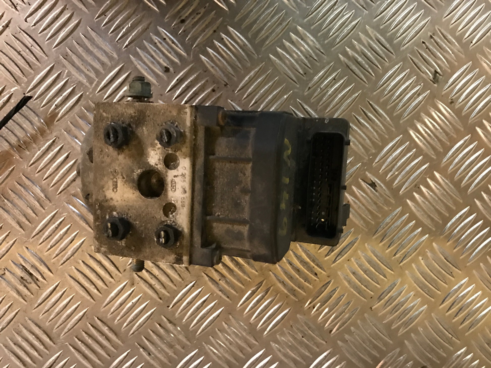 Original VW PASSAT 3B (97-00) ABS PUMPE Til Danmarks laveste pris. | Mere end 60.000 brugte reservedele på lager | 24 timers levering | 24/7 Support via Livechat