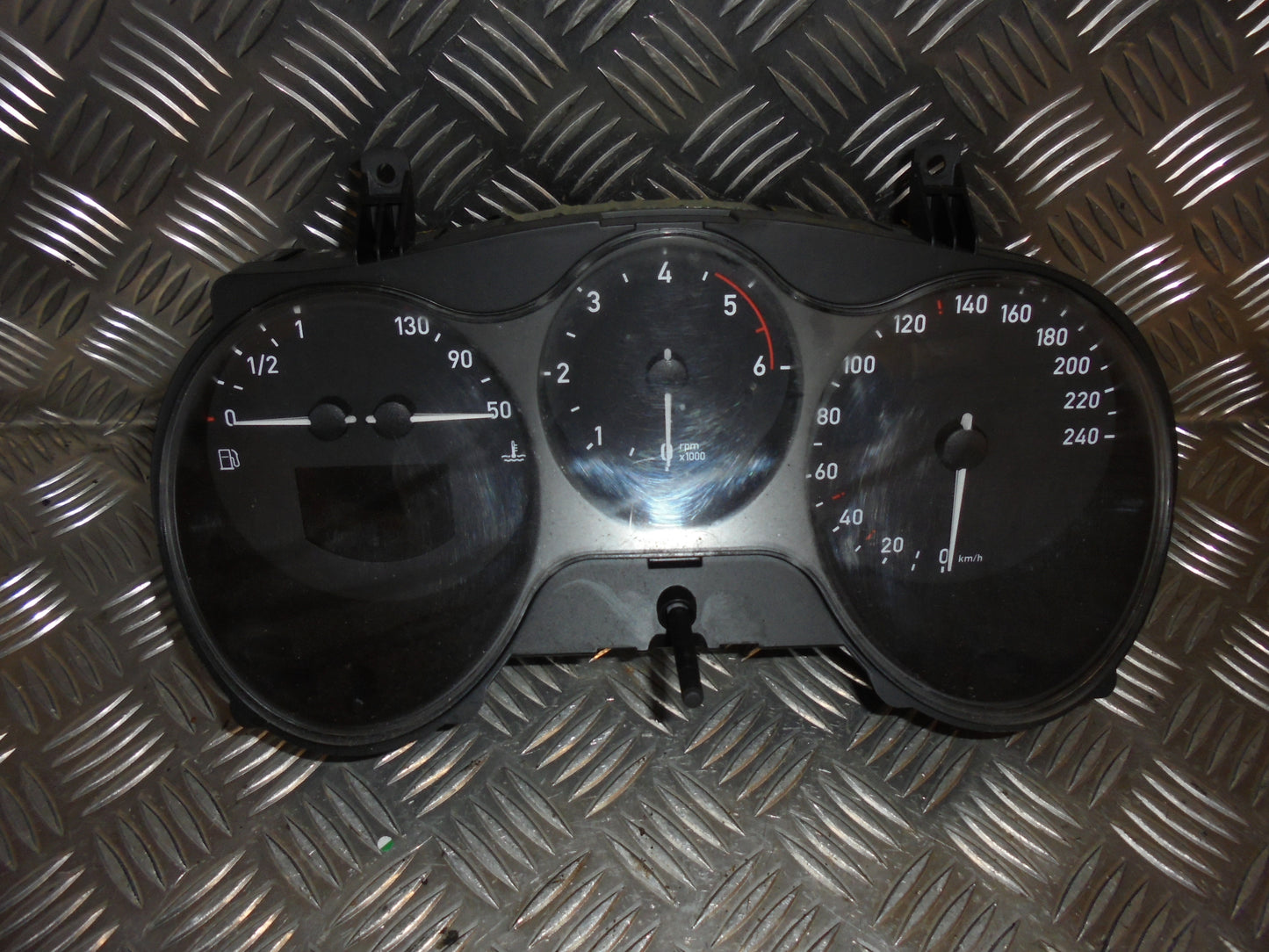 Brugt Seat Altea (04-15) Instrument M/Omdr.Tæller - Speedometer med kun 218.000 Km. fra Autogenbrug / Autoophug