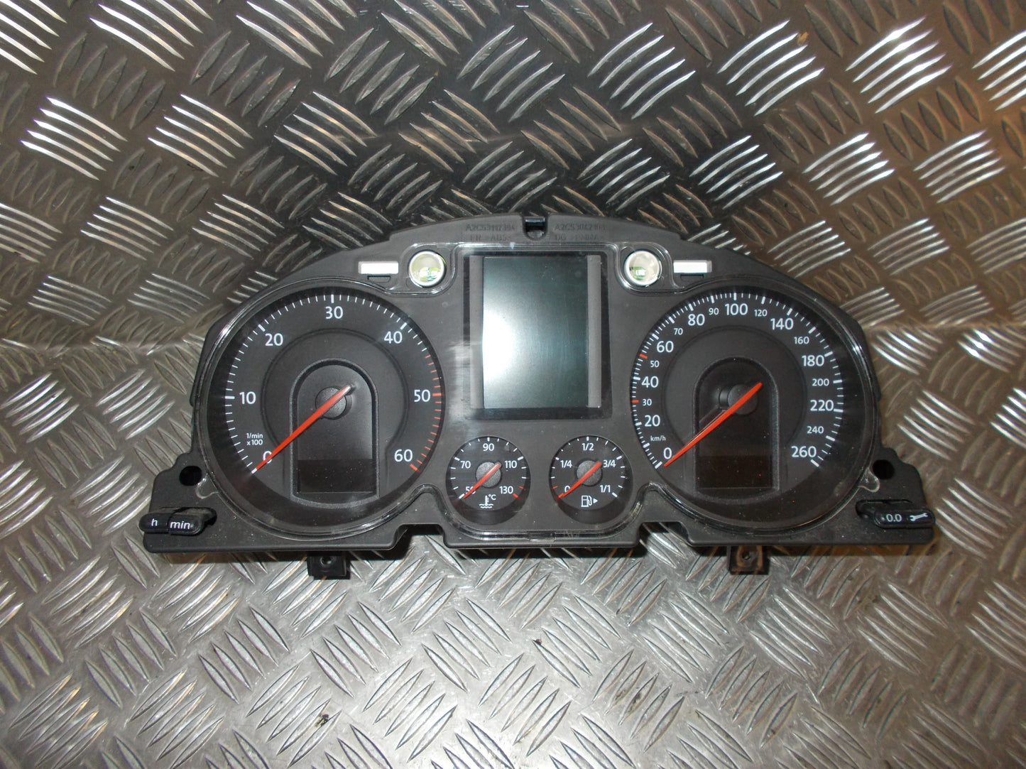 Brugt VW Passat 3C (05-10) Instrument M/Omdr.Tæller - Speedometer med kun 229.000 Km. fra Autogenbrug / Autoophug