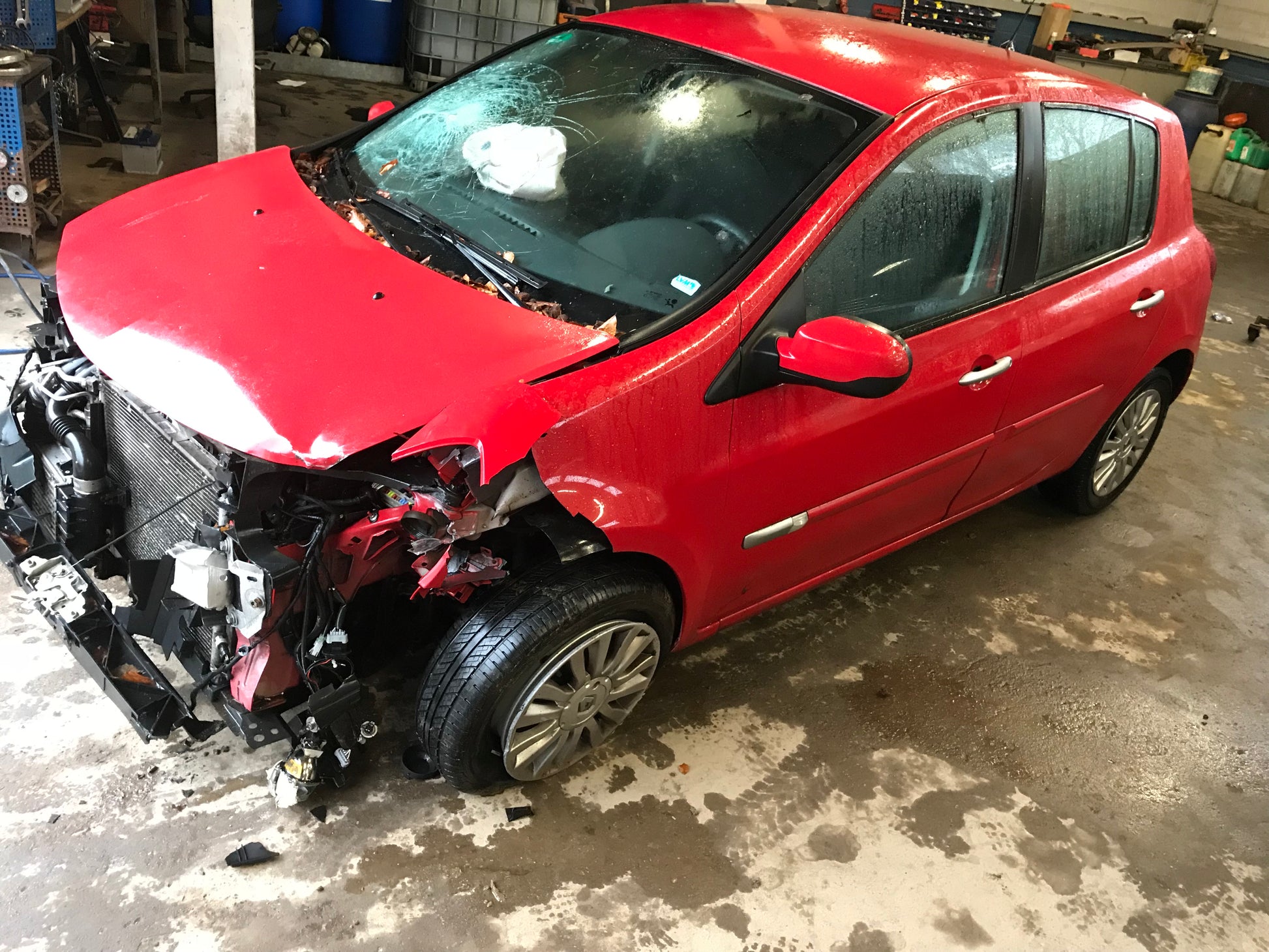 Brugt Renault Clio 3 (06-12) Pluk-Selv-Bil med kun 207.000 Km. fra Autogenbrug / Autoophug