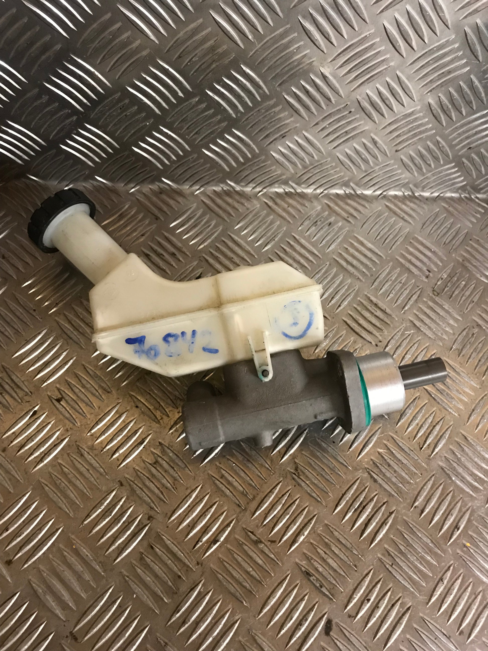 Brugt Nissan Note (06-12) Bremsehovedcylinder med kun 43.000 Km. fra Autogenbrug / Autoophug