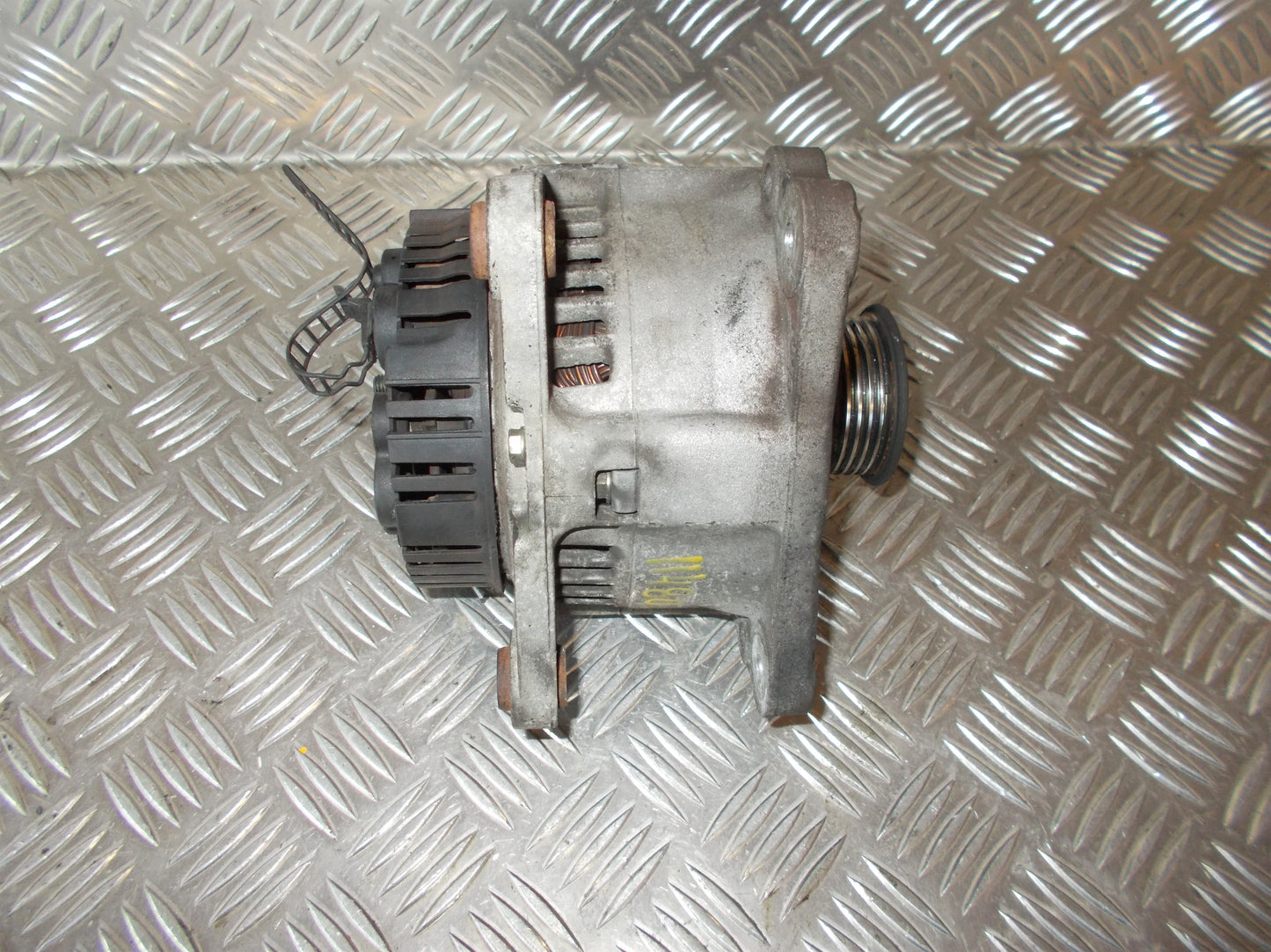 Brugt Audi A4 (8D) (95-01) Generator med kun 369.000 Km. fra Autogenbrug / Autoophug