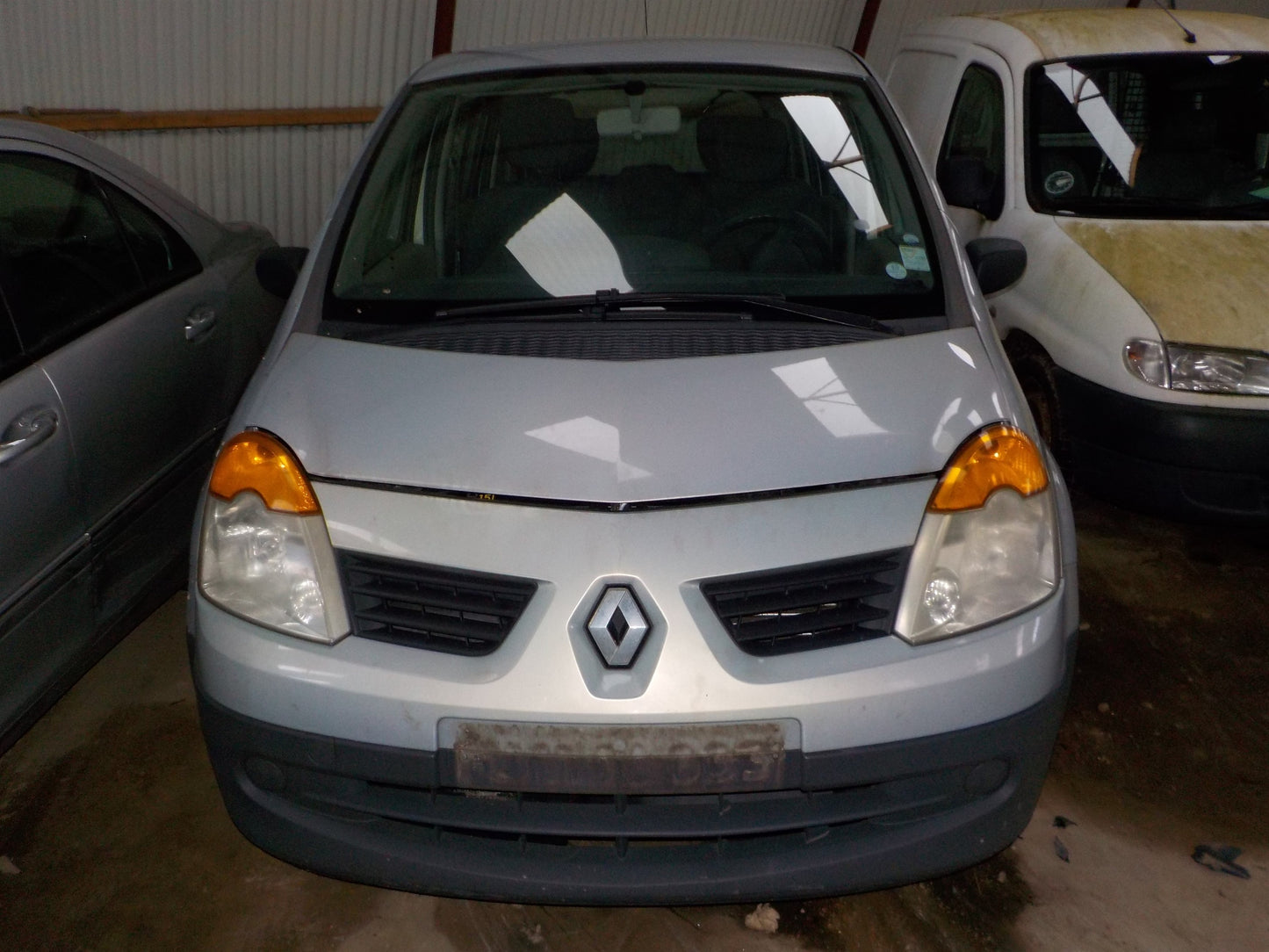 Brugt Renault Modus (04-->) Pluk-Selv-Bil med kun 359.000 Km. fra Autogenbrug / Autoophug