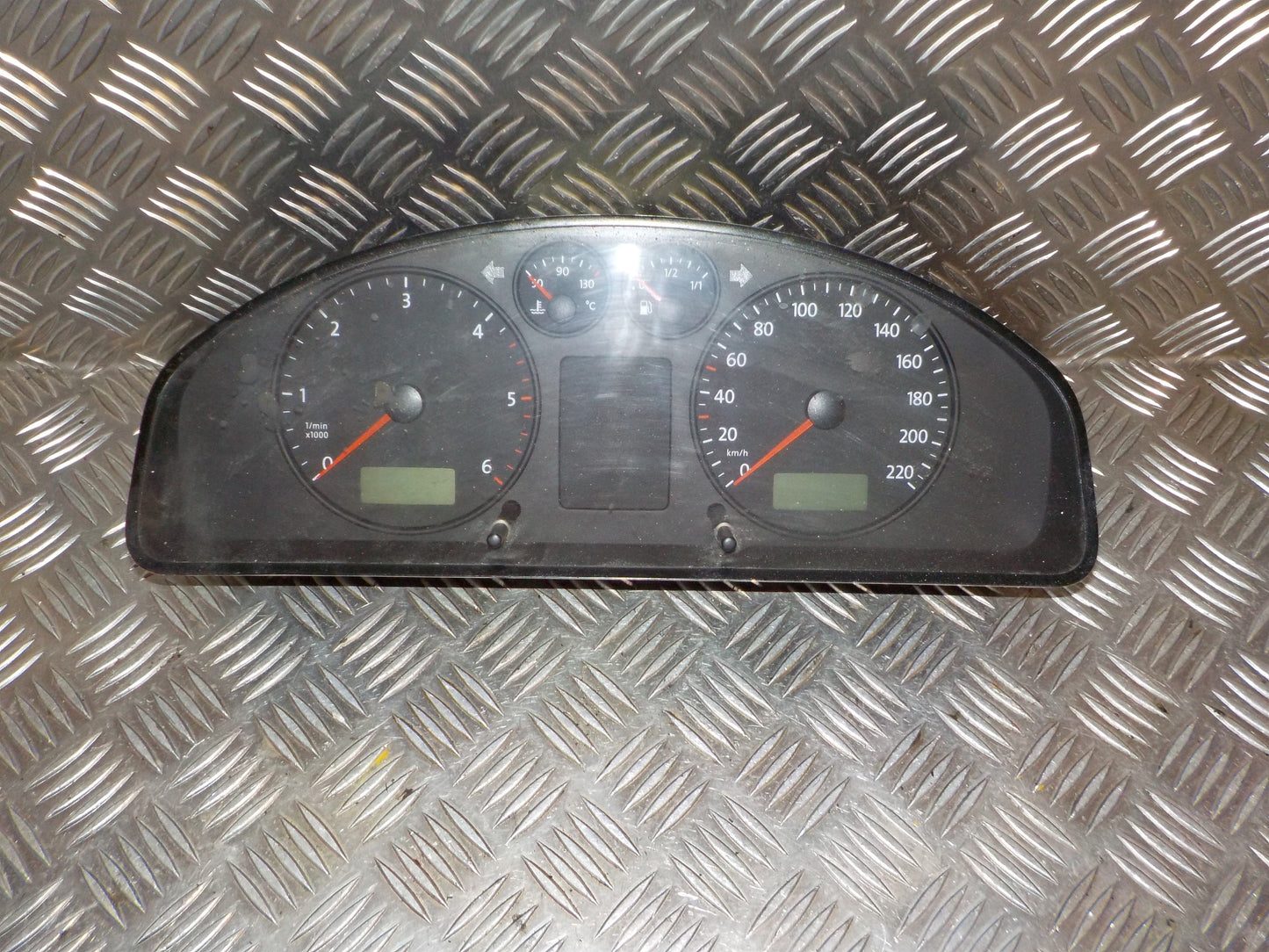 Brugt VW Transporter T5 (03-15) Instrument M/Omdr.Tæller - Speedometer med kun 157.000 Km. fra Autogenbrug / Autoophug