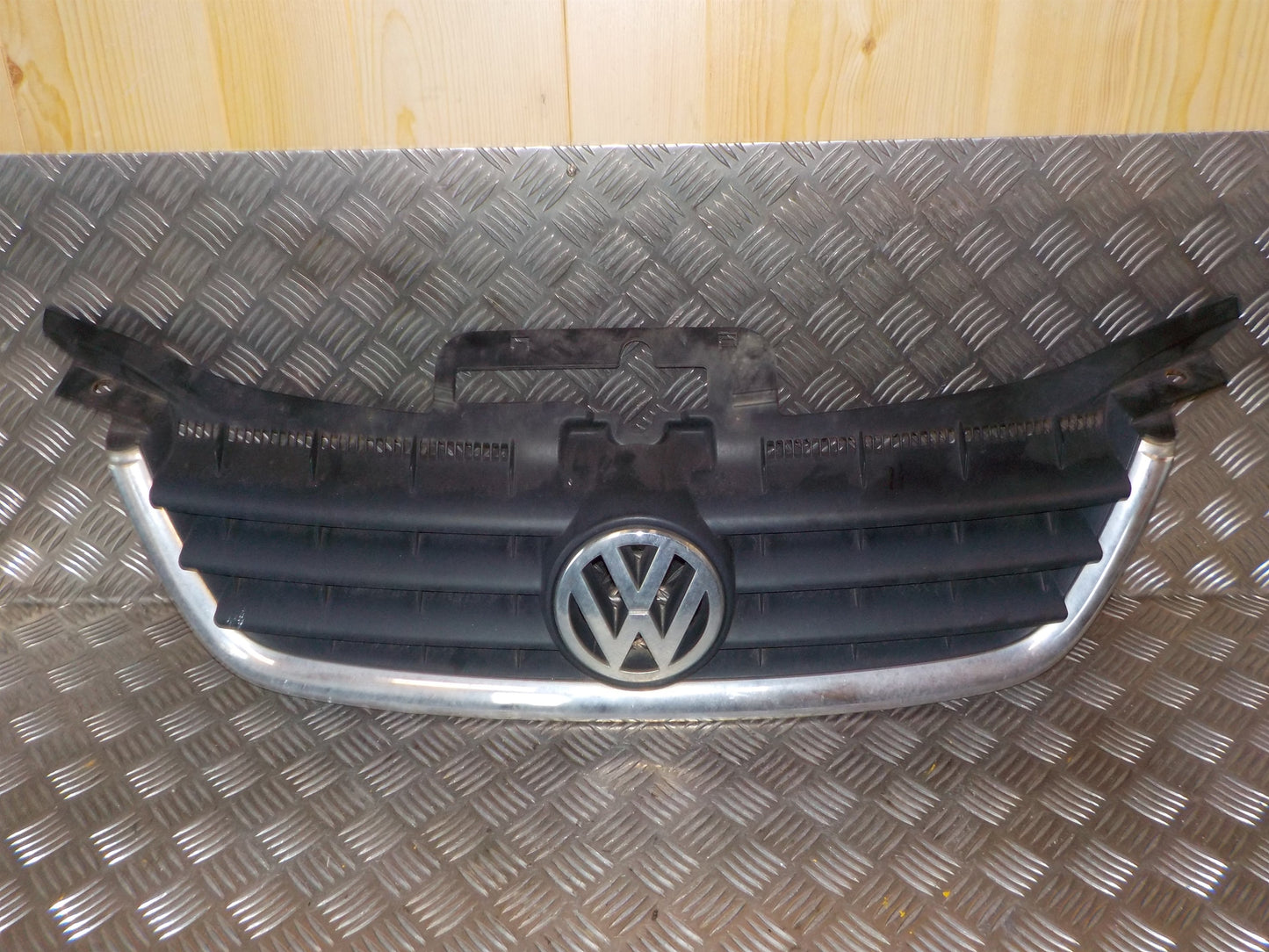 Brugt VW Touran 1T/Gp (03-10) Frontgitter med kun 239.000 Km. fra Autogenbrug / Autoophug