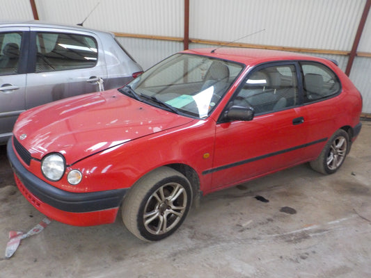 Brugt Toyota Corolla 3D E11 (98-00) Pluk-Selv-Bil med kun 262.000 Km. fra Autogenbrug / Autoophug