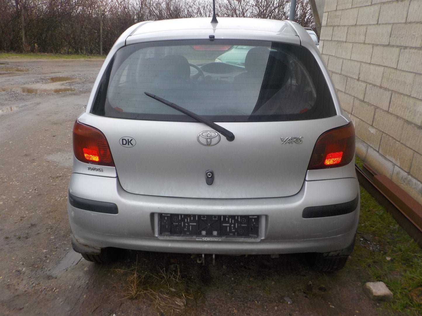 Brugt Toyota Yaris Jap. (99-05) Pluk-Selv-Bil med kun 323.000 Km. fra Autogenbrug / Autoophug