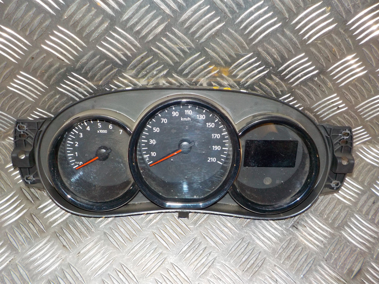 Brugt Dacia Dokker (13-->) Instrument M/Omdr.Tæller - Speedometer med kun 35.000 Km. fra Autogenbrug / Autoophug