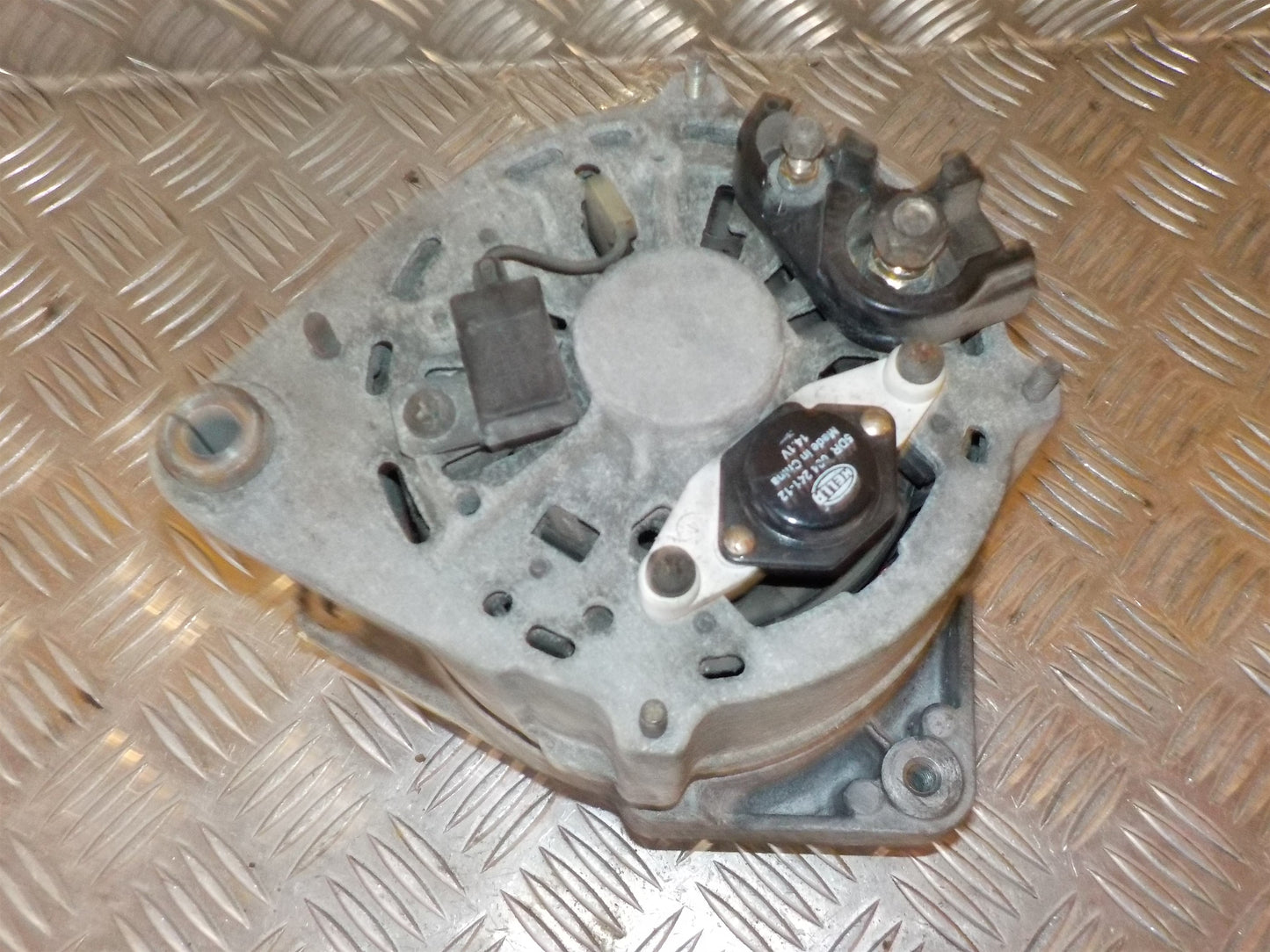 Brugt Audi 100 (C4) (91-94) Generator med kun 264.000 Km. fra Autogenbrug / Autoophug