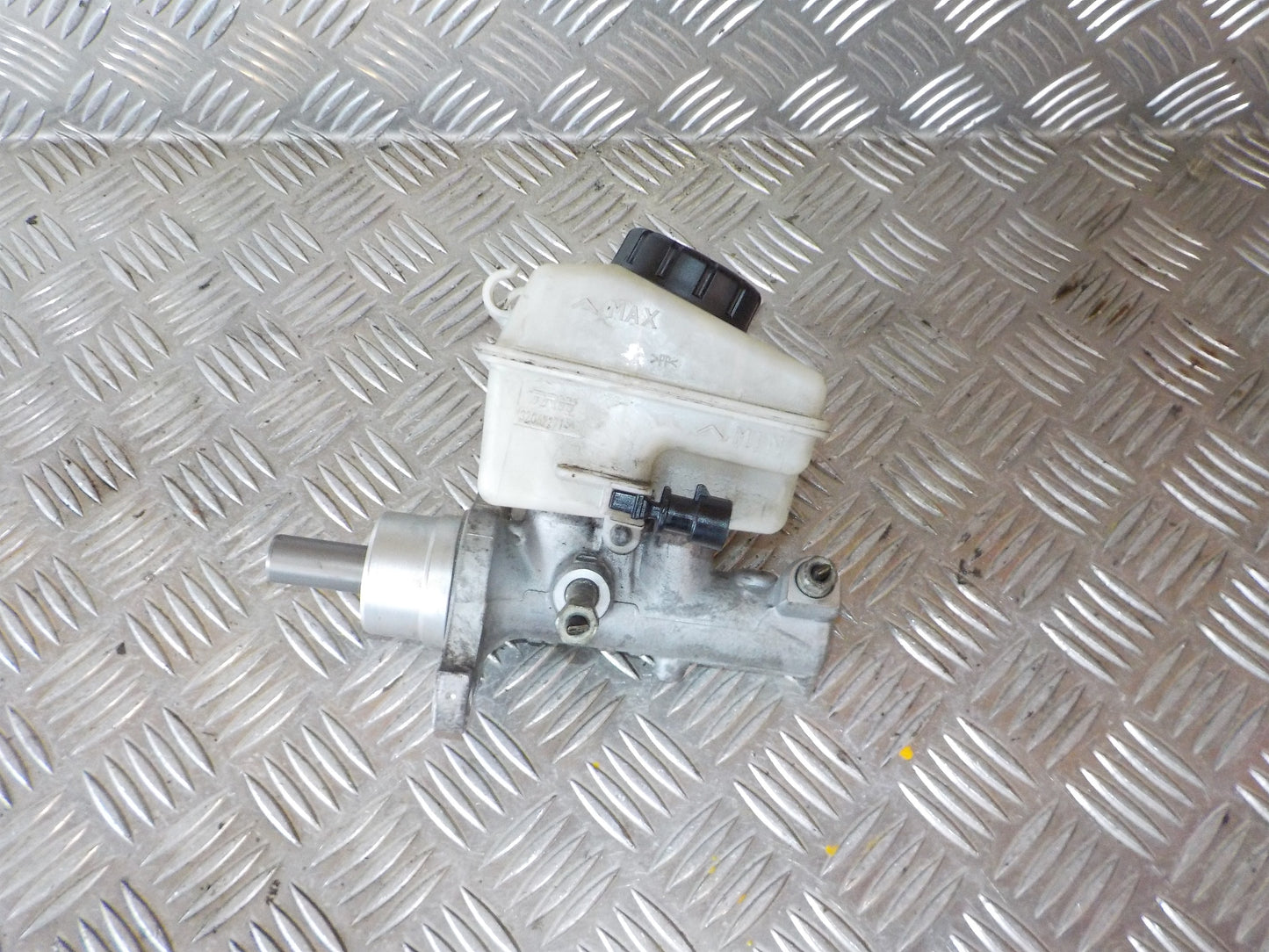 Brugt Opel Astra H (04-08) Bremsehovedcylinder med kun 304.000 Km. fra Autogenbrug / Autoophug