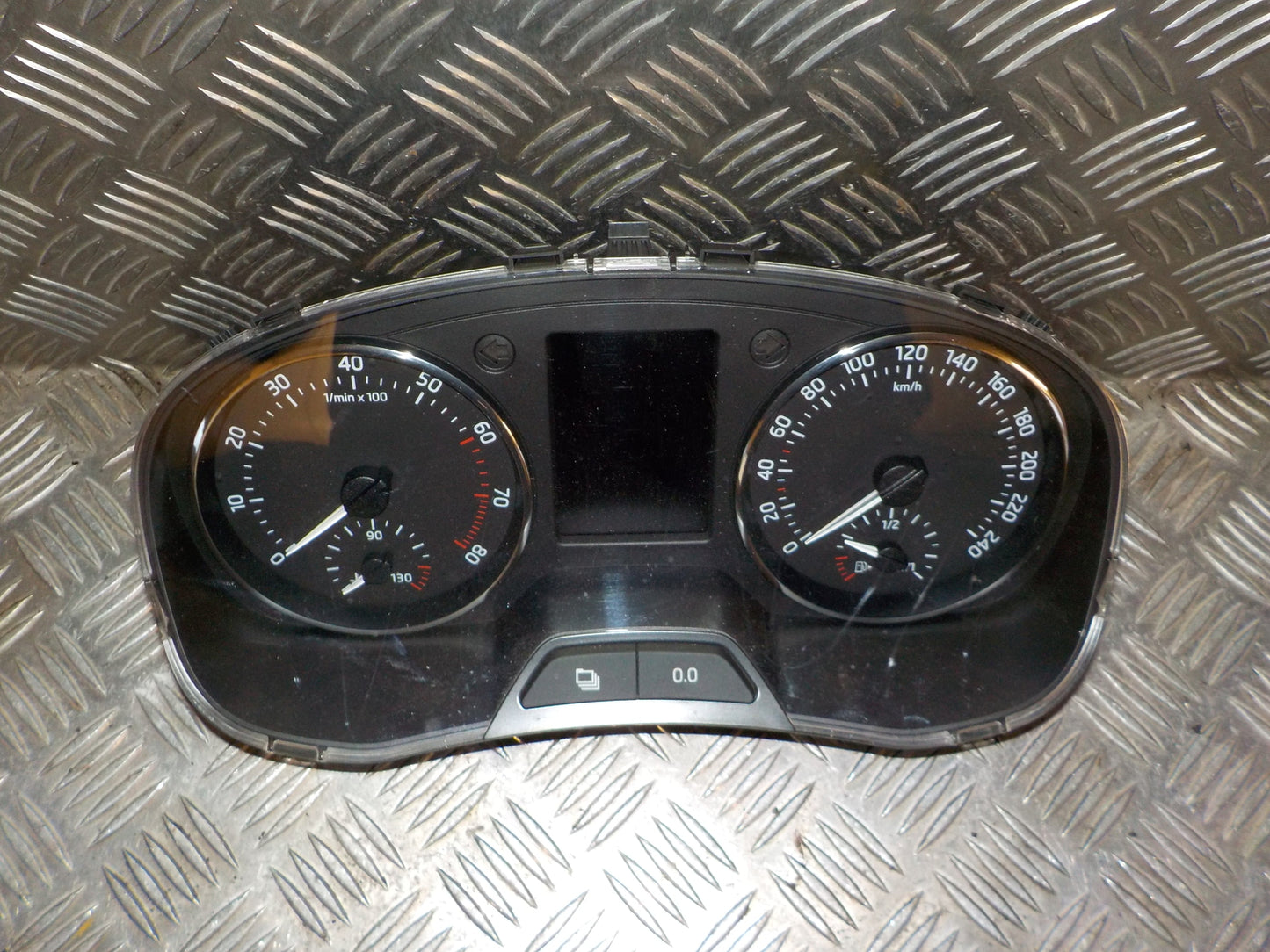 Brugt Skoda Rapid (12-->) Instrument M/Omdr.Tæller - Speedometer med kun 98.000 Km. fra Autogenbrug / Autoophug