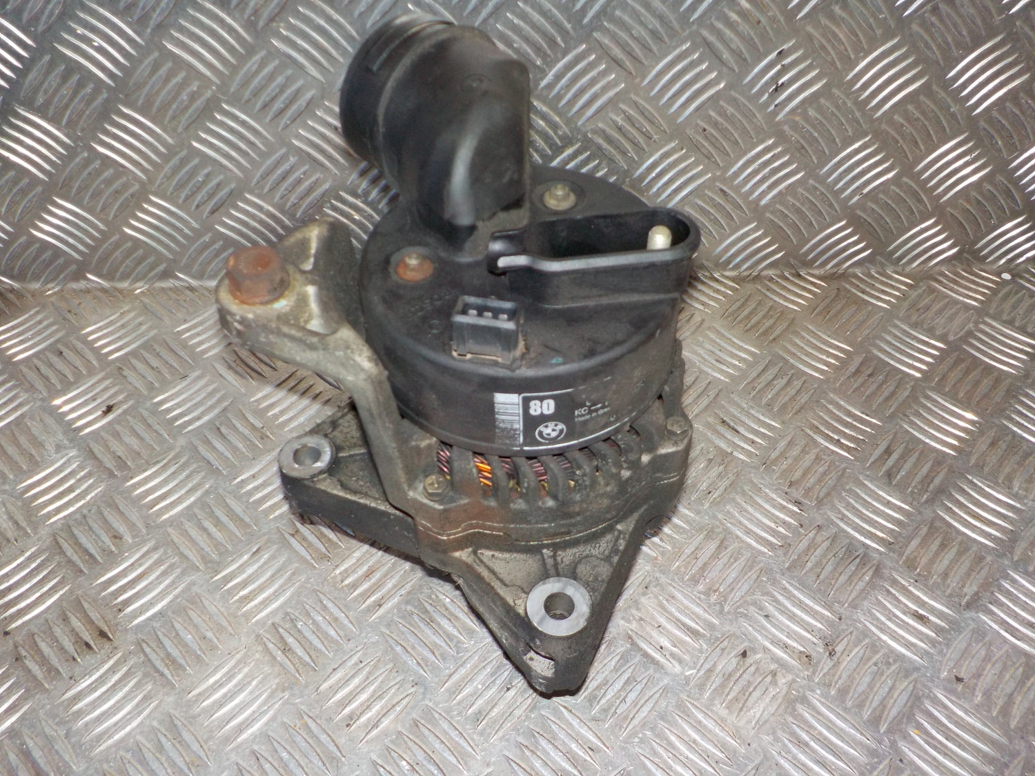 Brugt BMW 5-Serie (95-03) Generator med kun 317.000 Km. fra Autogenbrug / Autoophug