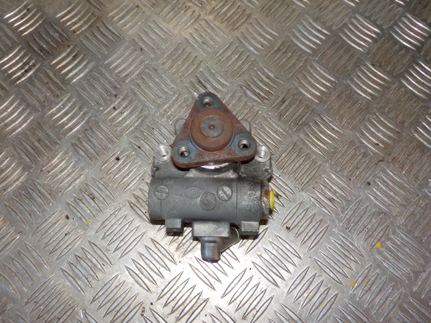 Brugt BMW 5-Serie (95-03) Servopumpe med kun 317.000 Km. fra Autogenbrug / Autoophug