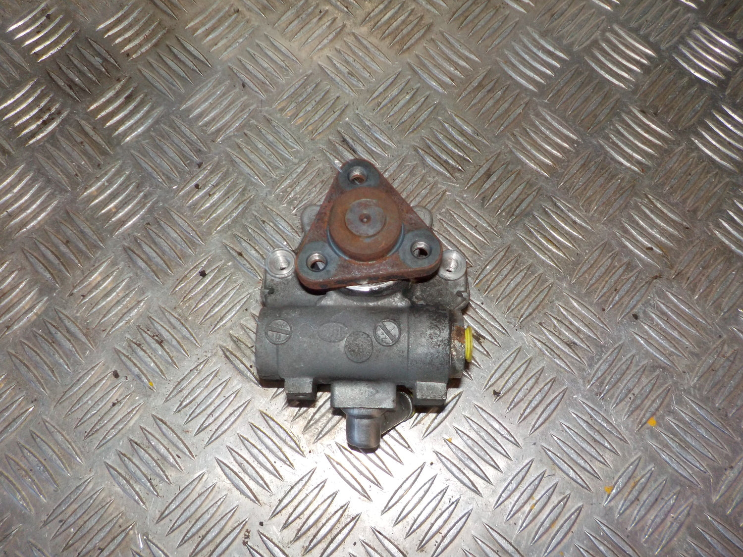 Brugt BMW 5-Serie (95-03) Servopumpe med kun 317.000 Km. fra Autogenbrug / Autoophug