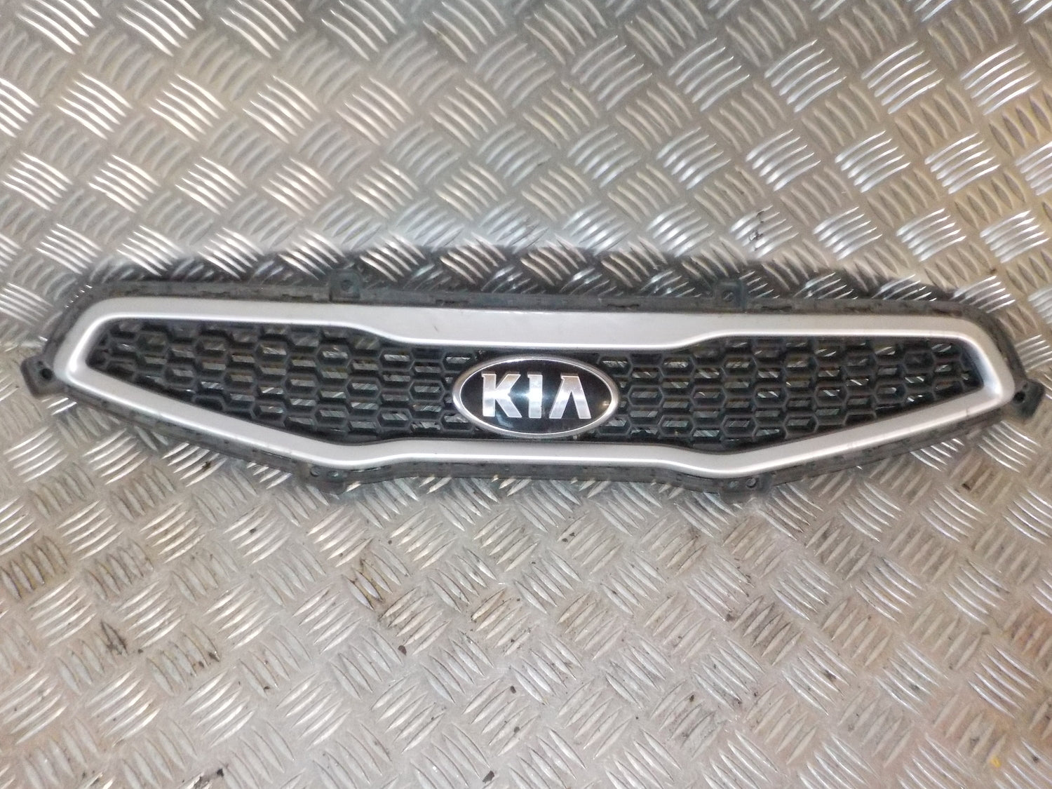 Brugt KIA Picanto (11-16) Frontgitter med kun 127.000 Km. fra Autogenbrug / Autoophug