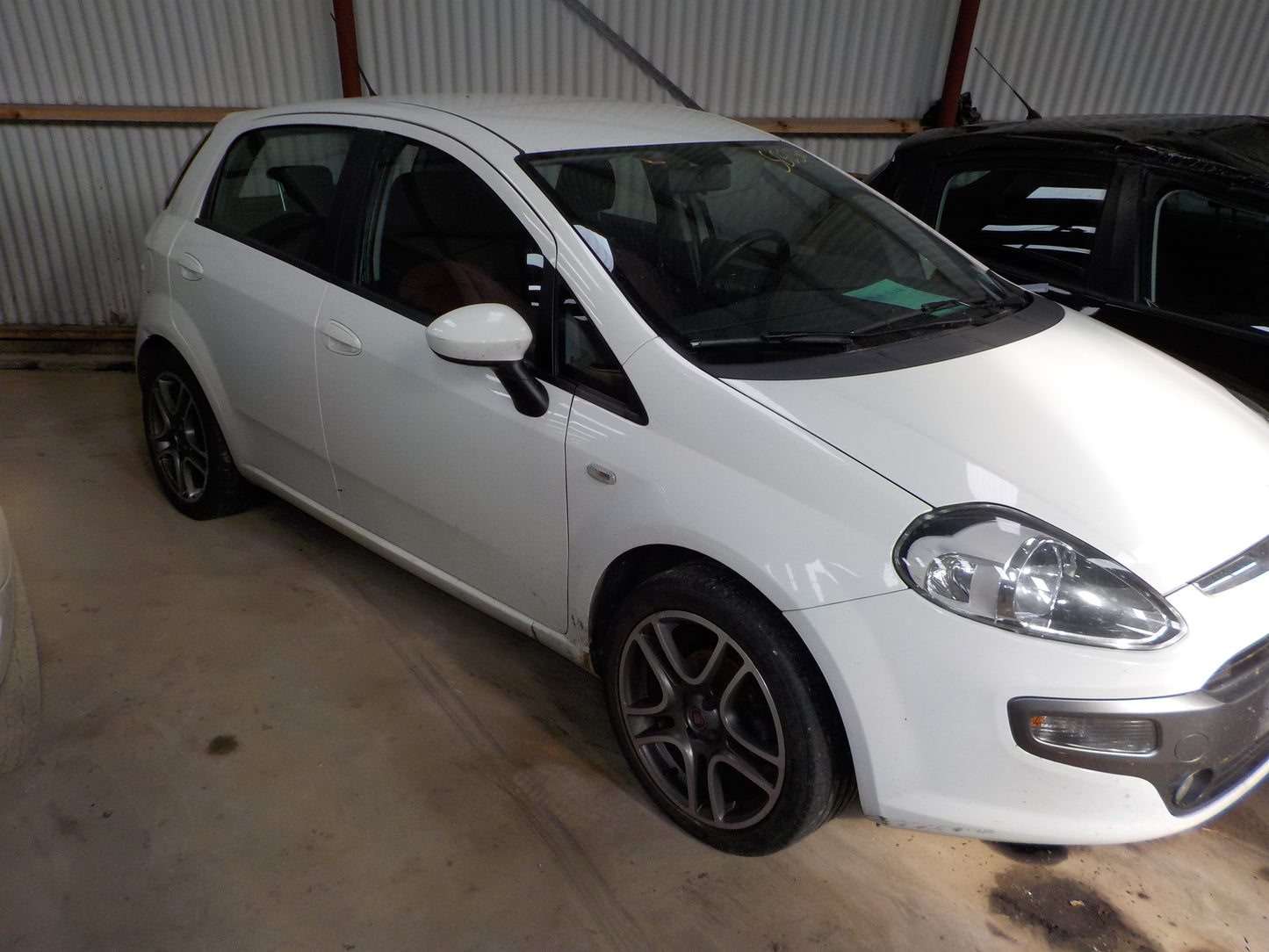 Brugt Fiat Punto Evo (09-16) Pluk-Selv-Bil med kun 302.000 Km. fra Autogenbrug / Autoophug