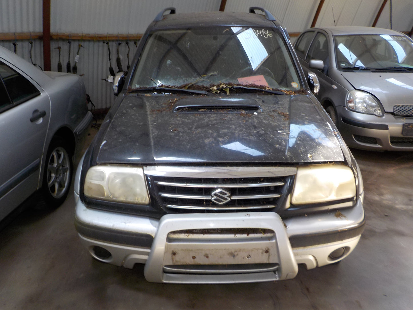 Brugt Suzuki Grand Vitara (97-05) Pluk-Selv-Bil med kun 280.000 Km. fra Autogenbrug / Autoophug