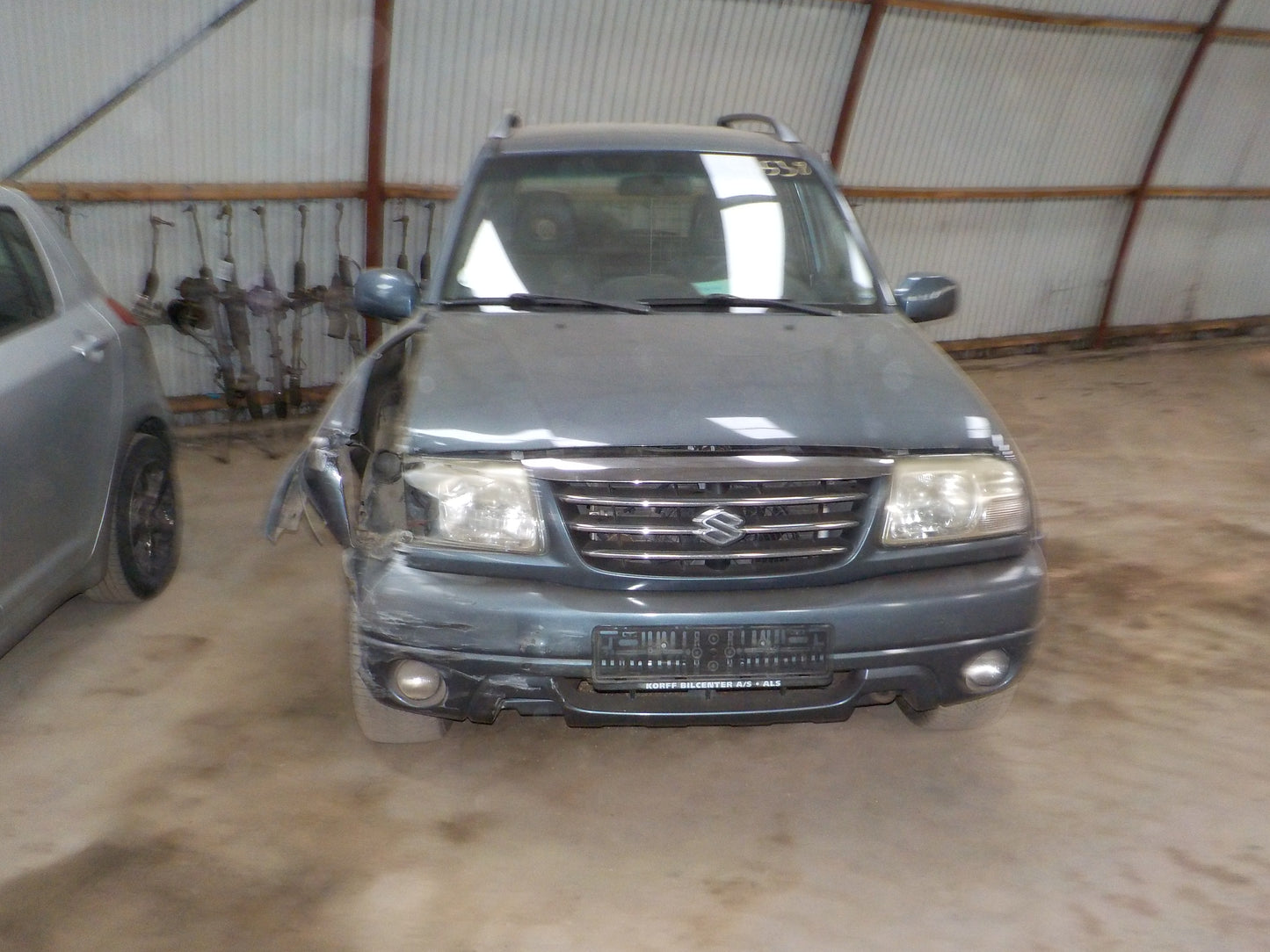 Brugt Suzuki Grand Vitara (97-05) Pluk-Selv-Bil med kun 251.000 Km. fra Autogenbrug / Autoophug