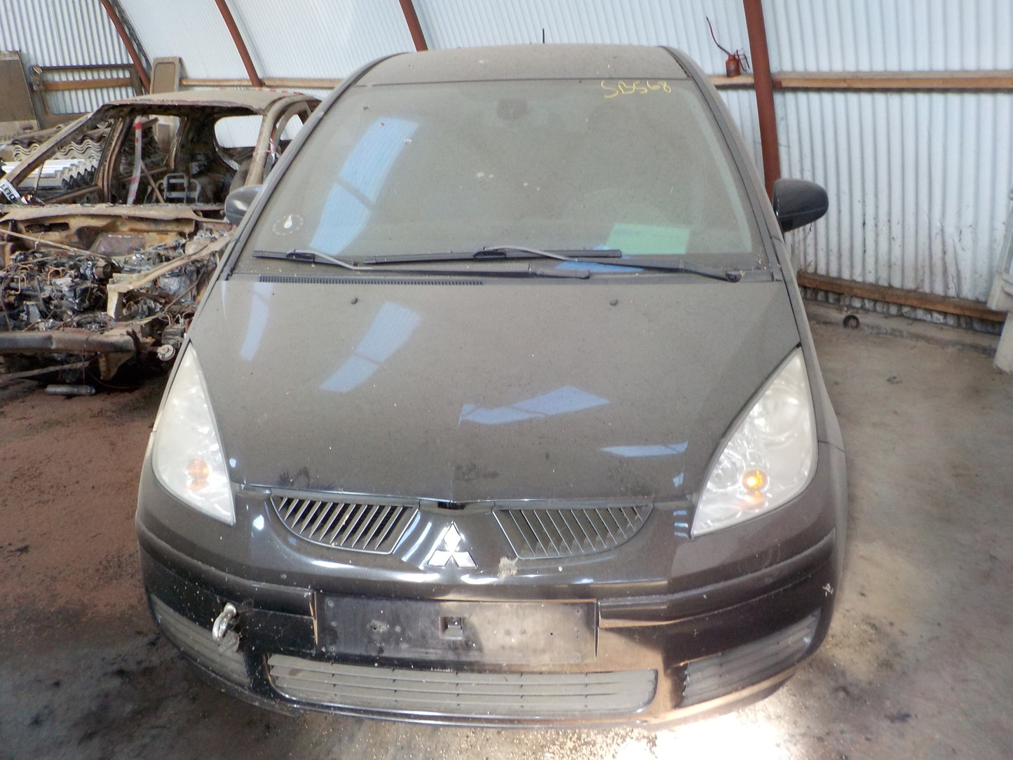 Brugt Mitsubishi Colt (03-08) Pluk-Selv-Bil med kun 283.000 Km. fra Autogenbrug / Autoophug