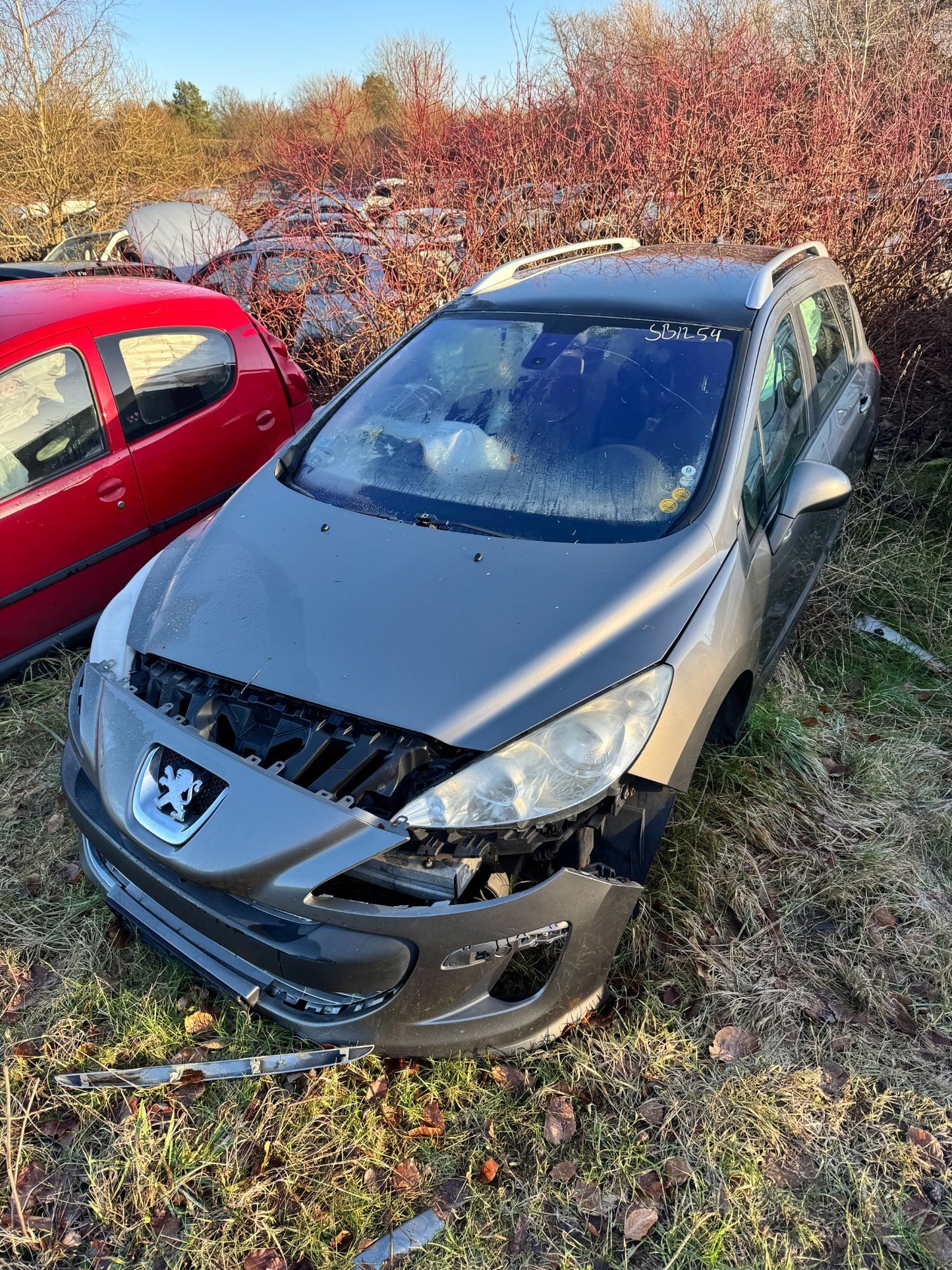 Brugt Peugeot 308 (08-13) Pluk-Selv-Bil med kun 369.000 Km. fra Autogenbrug / Autoophug